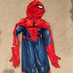 Spider-Man costume with muscles! Comes with gloves and head piece. Size 3T